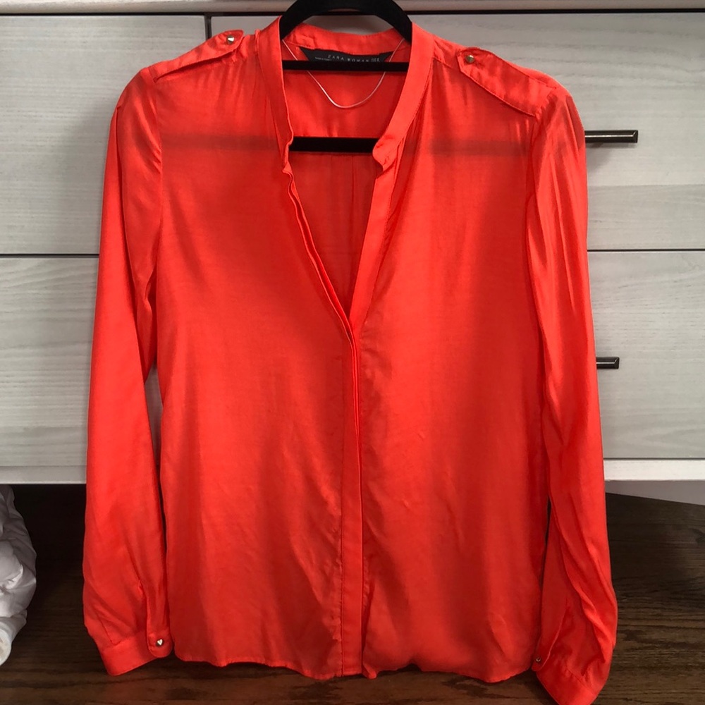 Lightweight long sleeve blouse
